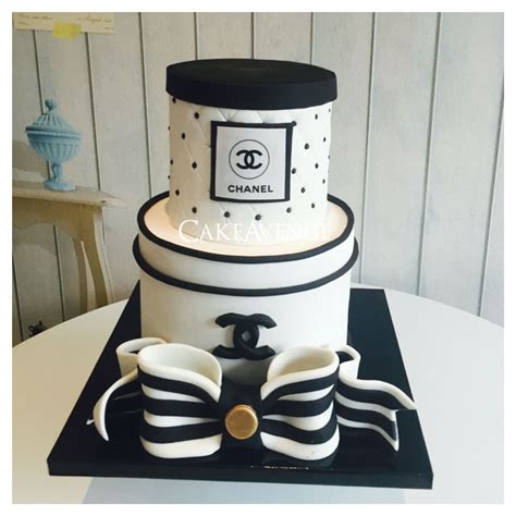 cake chanel black and white|black and white chanel cake.